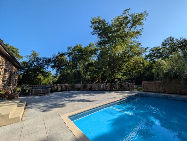19W676 99th Street, Lemont, IL 60439