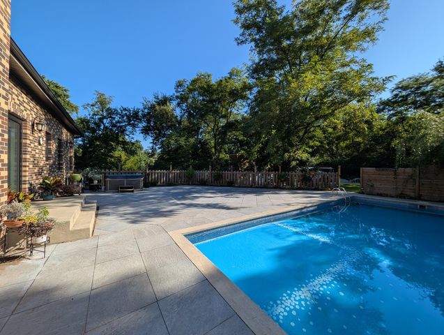 19W676 99th Street, Lemont, IL 60439
