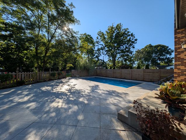 19W676 99th Street, Lemont, IL 60439