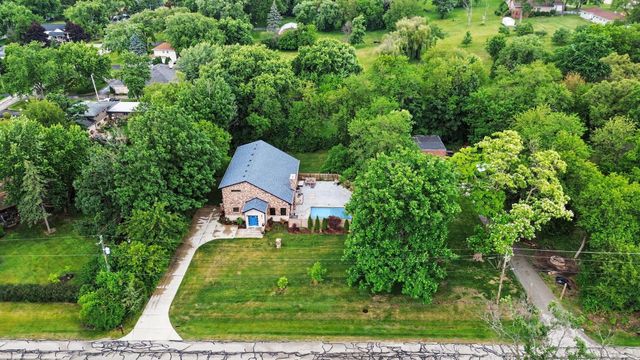 19W676 99th Street, Lemont, IL 60439
