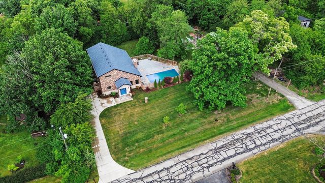19W676 99th Street, Lemont, IL 60439
