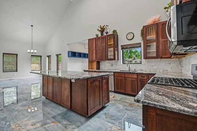 19W676 99th Street, Lemont, IL 60439