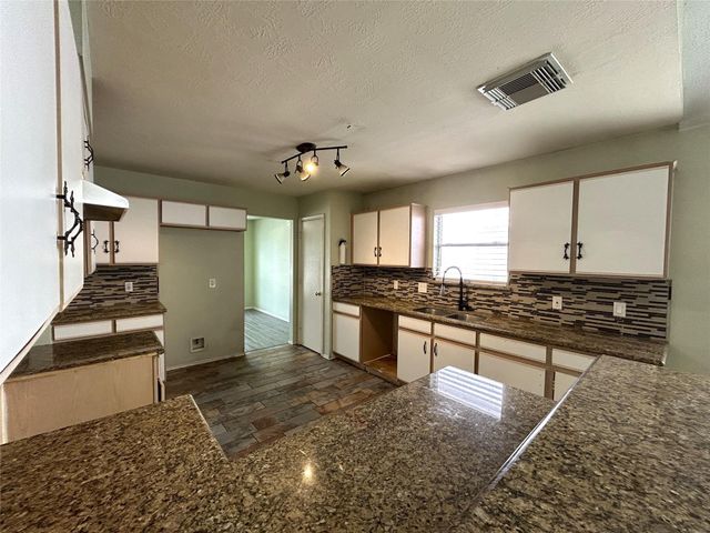 8903 Aspen Place Drive, Houston, TX 77071