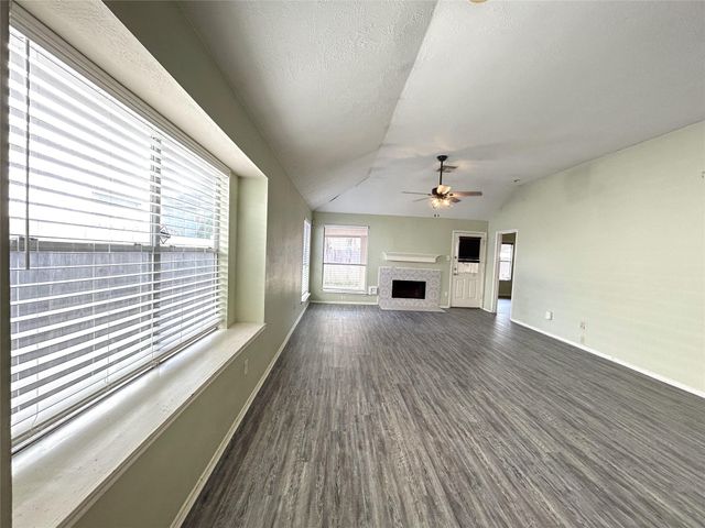 8903 Aspen Place Drive, Houston, TX 77071