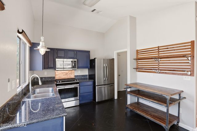 7413 W Palm Brook Place, Tucson, AZ 85743