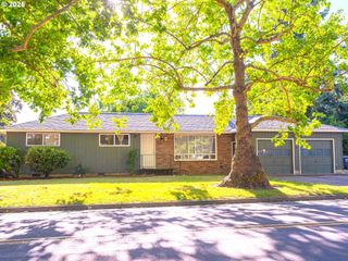 2010 GROVE St, Eugene, OR 97404