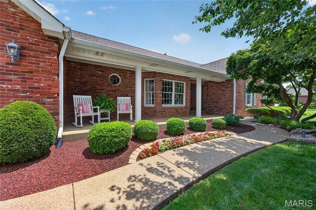 1136 Black Forest Drive, St Charles, MO 63301