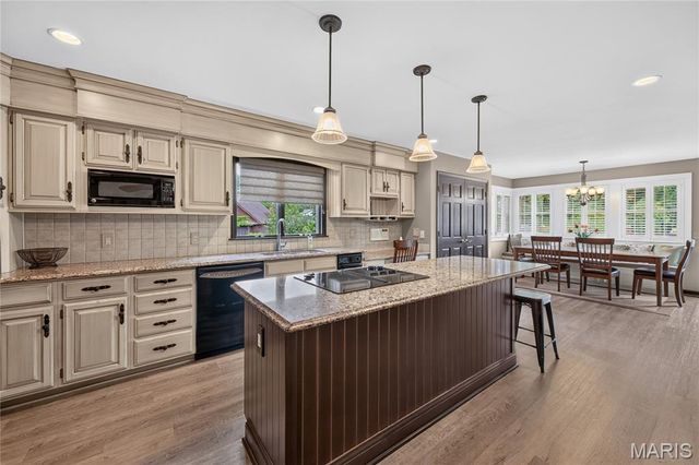1136 Black Forest Drive, St Charles, MO 63301