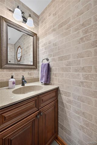 1136 Black Forest Drive, St Charles, MO 63301