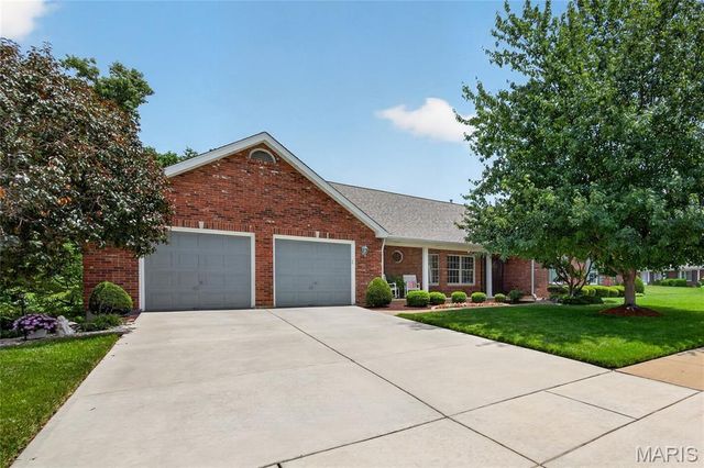 1136 Black Forest Drive, St Charles, MO 63301