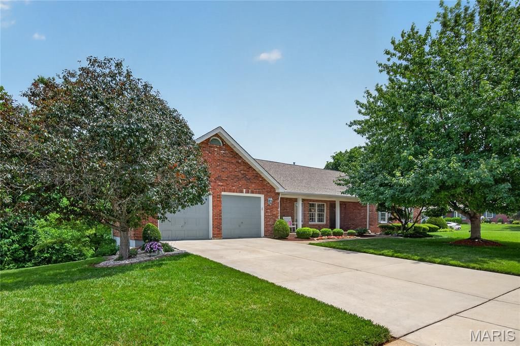 1136 Black Forest Drive, St Charles, MO 63301