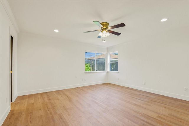 5258 Willowbend Boulevard, Houston, TX 77096