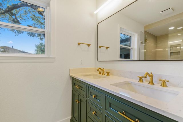 5258 Willowbend Boulevard, Houston, TX 77096