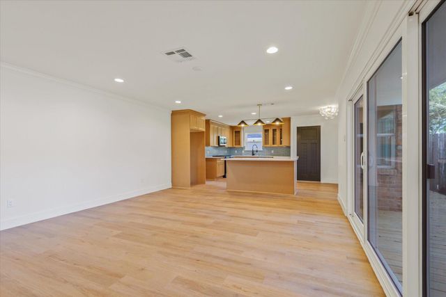 5258 Willowbend Boulevard, Houston, TX 77096