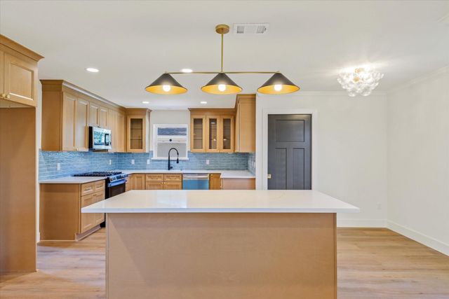 5258 Willowbend Boulevard, Houston, TX 77096