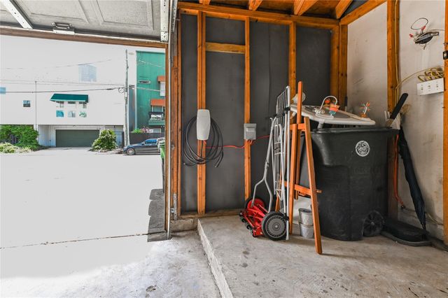 1004 Ruthven Street, Houston, TX 77019
