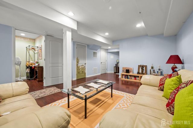 43 Jared Drive, North Brunswick, NJ 08902