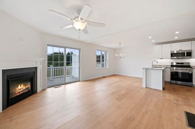 21 Crestview Way, Raymond, NH 03077