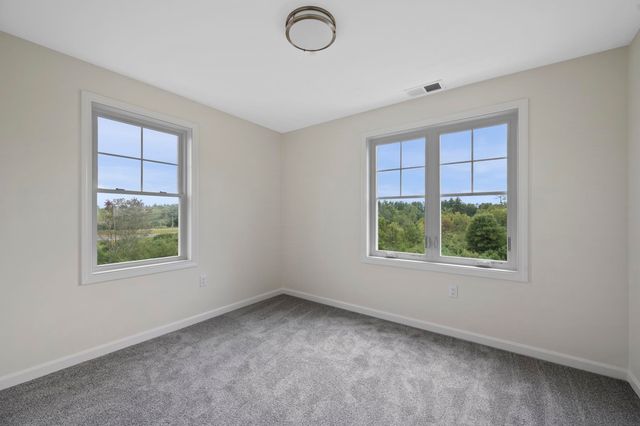 21 Crestview Way, Raymond, NH 03077