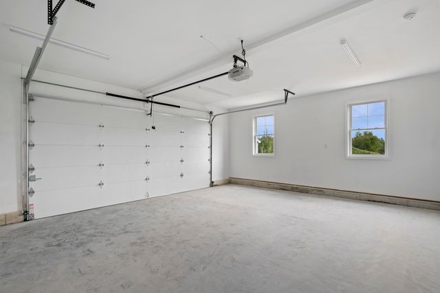 21 Crestview Way, Raymond, NH 03077