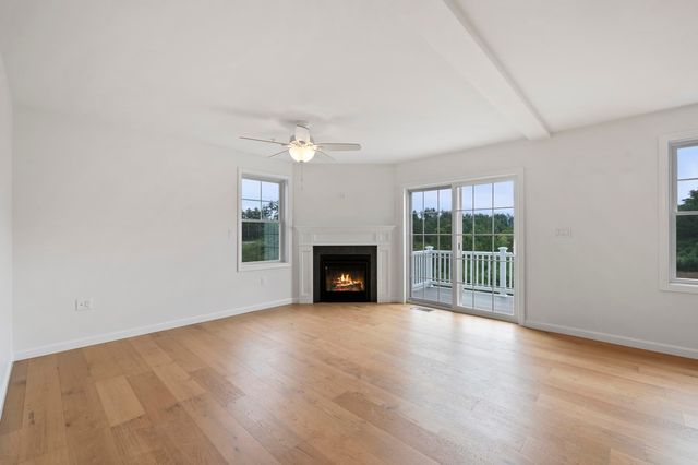 21 Crestview Way, Raymond, NH 03077