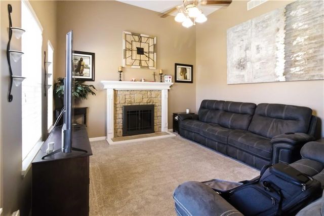 15588 Crestwood Drive, Basehor, KS 66007