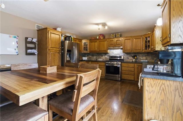 15588 Crestwood Drive, Basehor, KS 66007