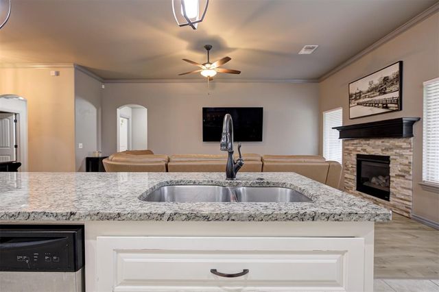 4924 Wister Lane, Edmond, OK 73025