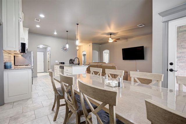 4924 Wister Lane, Edmond, OK 73025