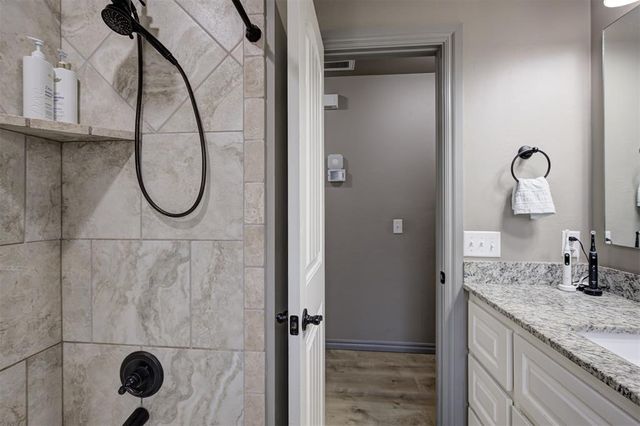 4924 Wister Lane, Edmond, OK 73025