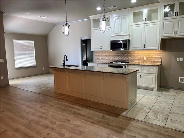 4924 Wister Lane, Edmond, OK 73025