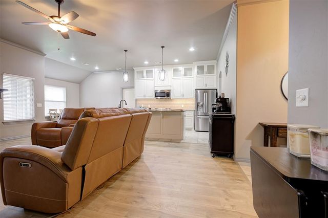 4924 Wister Lane, Edmond, OK 73025