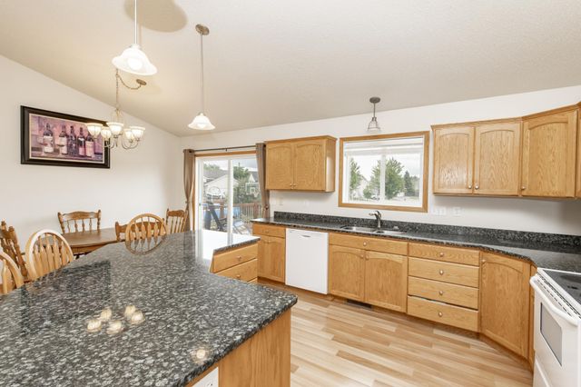 807 16th Avenue W, West Fargo, ND 58078