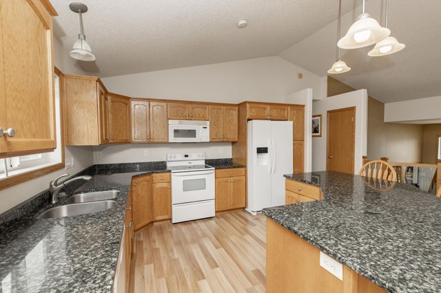 807 16th Avenue W, West Fargo, ND 58078