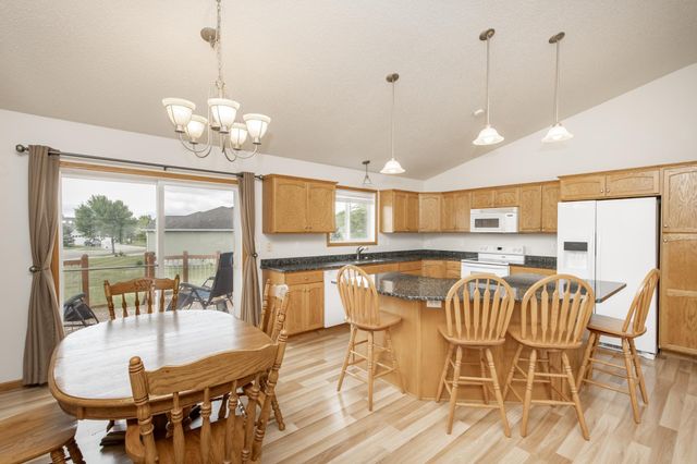 807 16th Avenue W, West Fargo, ND 58078