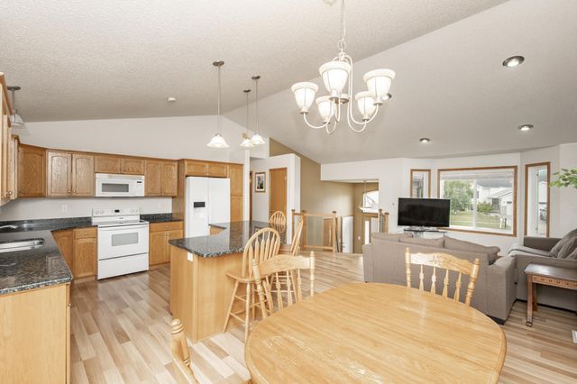 807 16th Avenue W, West Fargo, ND 58078