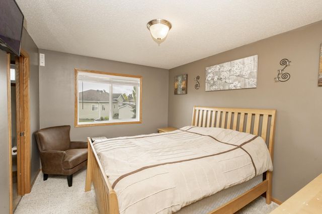 807 16th Avenue W, West Fargo, ND 58078