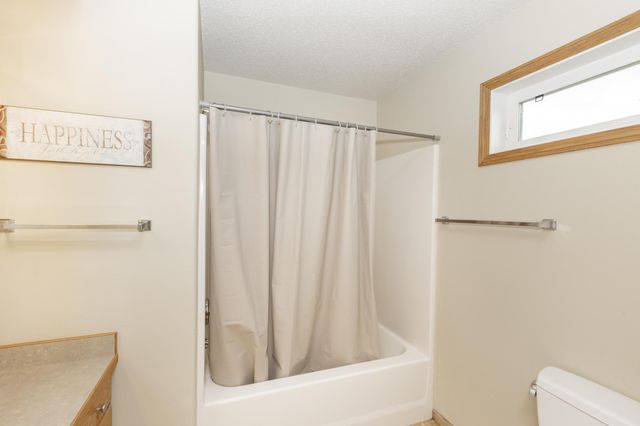 807 16th Avenue W, West Fargo, ND 58078