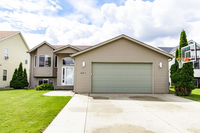 807 16th Avenue W, West Fargo, ND 58078