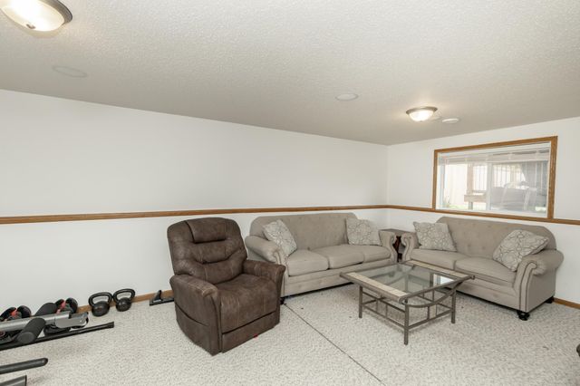 807 16th Avenue W, West Fargo, ND 58078
