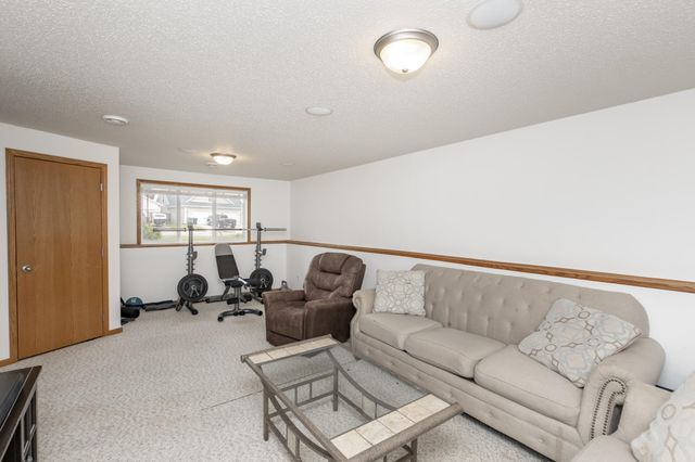 807 16th Avenue W, West Fargo, ND 58078
