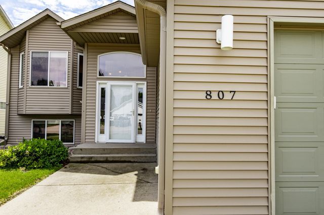 807 16th Avenue W, West Fargo, ND 58078