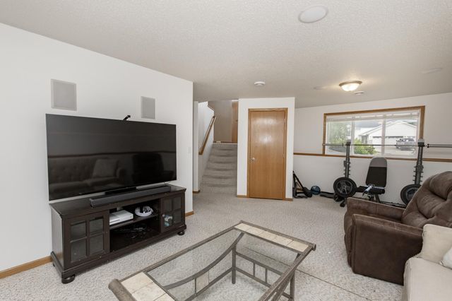 807 16th Avenue W, West Fargo, ND 58078