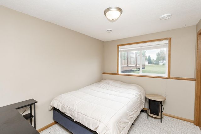 807 16th Avenue W, West Fargo, ND 58078