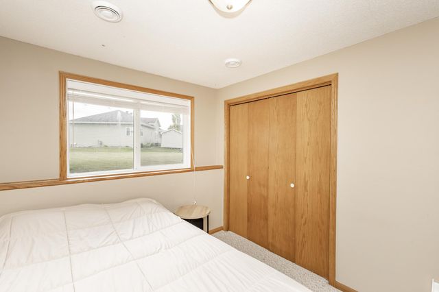 807 16th Avenue W, West Fargo, ND 58078