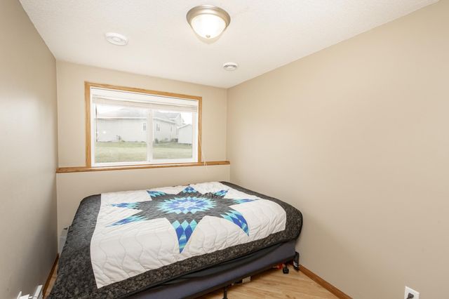 807 16th Avenue W, West Fargo, ND 58078