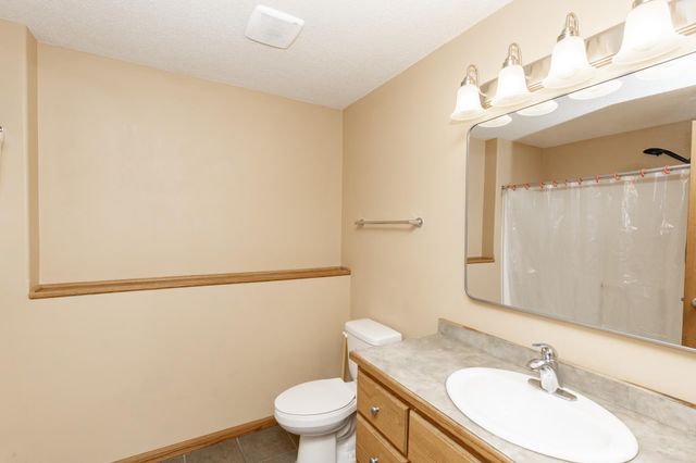 807 16th Avenue W, West Fargo, ND 58078