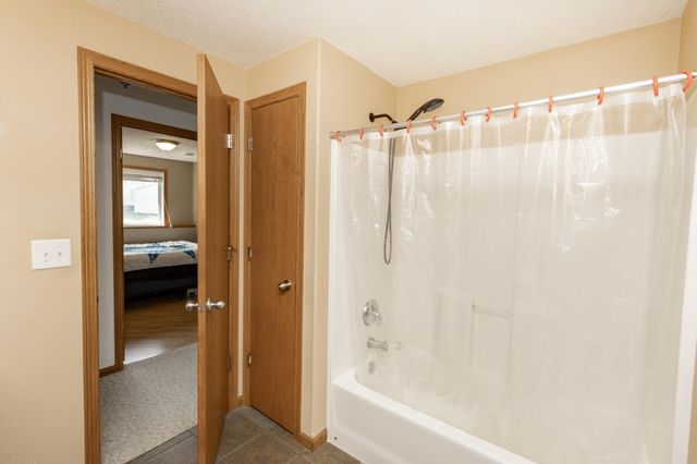 807 16th Avenue W, West Fargo, ND 58078