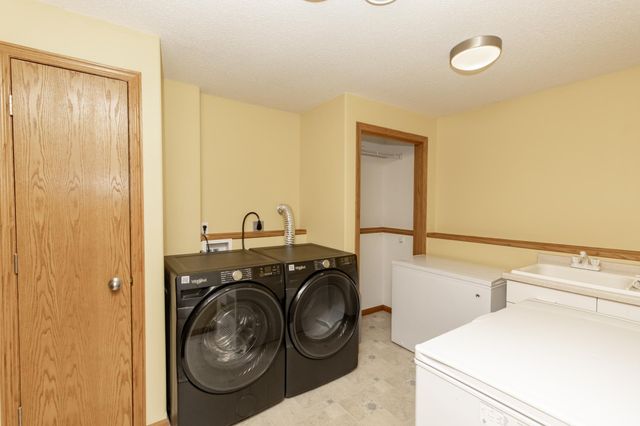807 16th Avenue W, West Fargo, ND 58078