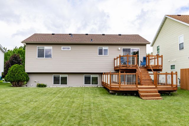 807 16th Avenue W, West Fargo, ND 58078